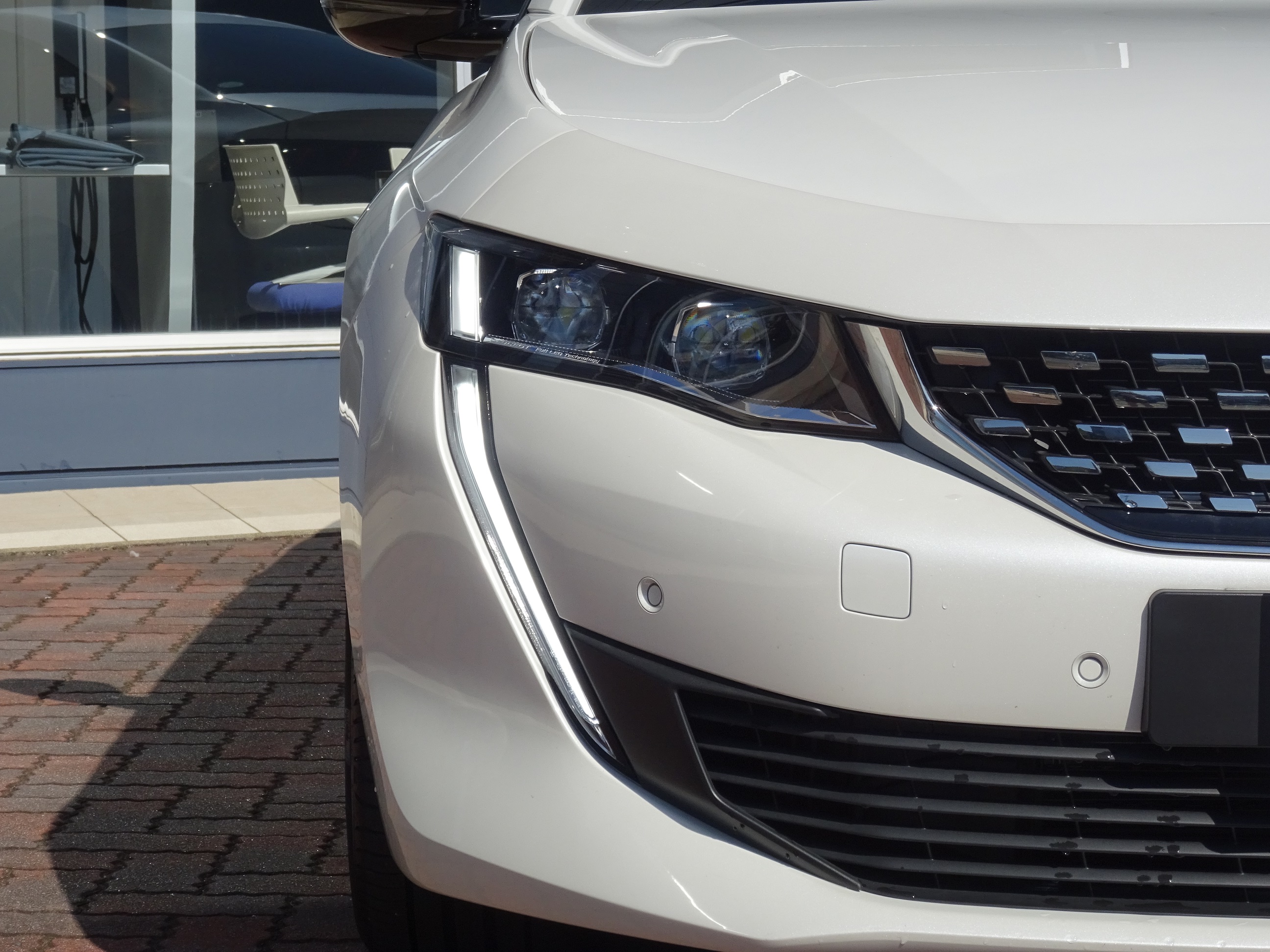 オススメ認定中古車<　PEUGEOT508　>