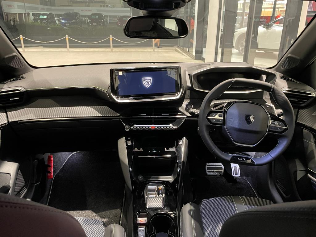 特別仕様車　208GTセレニウムエディションが入庫しました!!