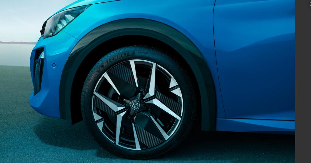 NEW PEUGEOT 208 HYBRID　DEBUT！